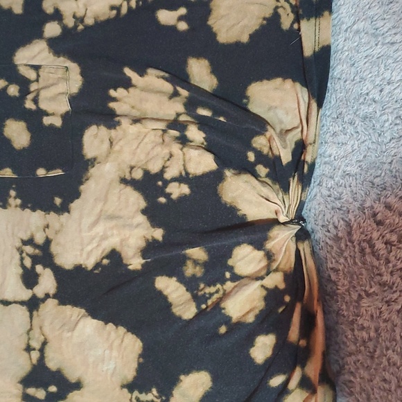 No Boundaries Tie Dye Knot Pull Over Shirt - Picture 3 of 8